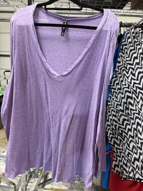 Torrid Size 4 Long Sleeve V-Neck T-Shirt